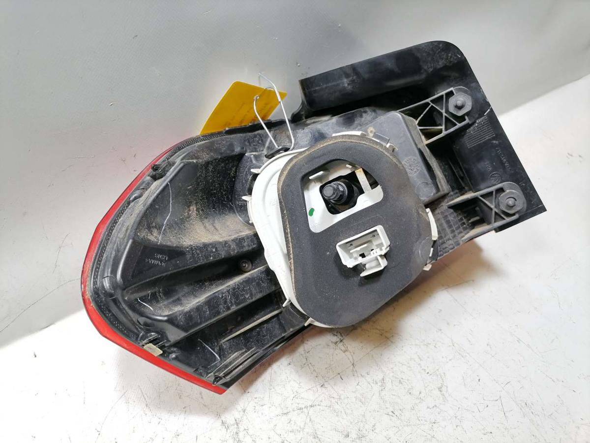 VW Touran 2 original R&uuml;cklicht R&uuml;ckleuchte Schlussleuchte rechts au&szlig;en Bj.2017